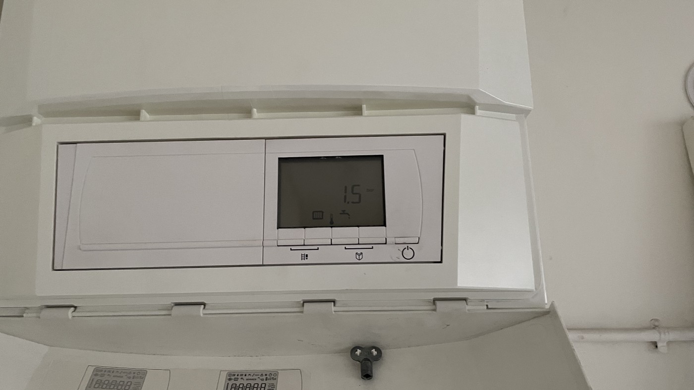 Photo of CV showing water pressure of 1.5 bar